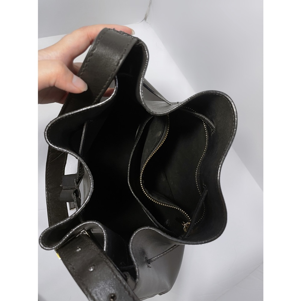 SOLD Cuyana oversized leather bucket bag - Picture 7 of 10